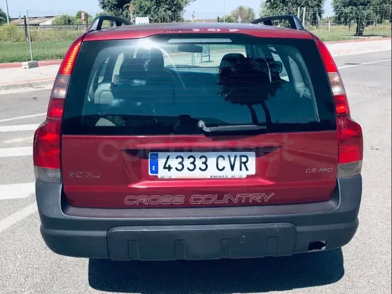 Usado Volvo XC70 163 CV (119 kW) 2004 Granate Familiar
