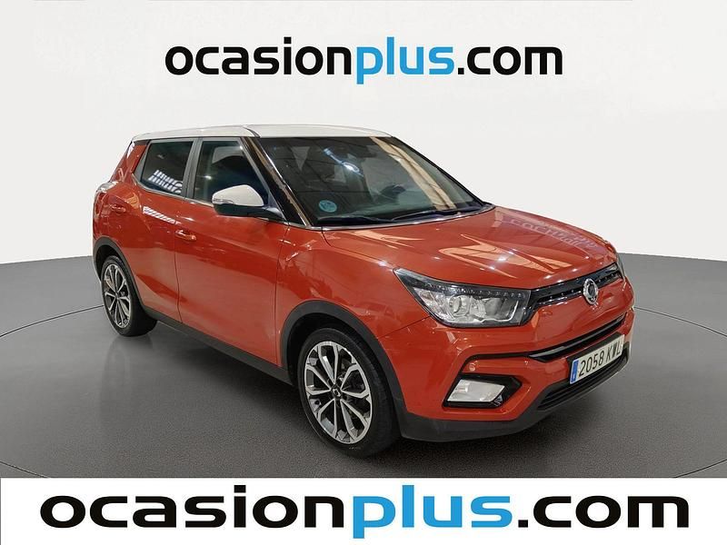 Usado Ssangyong (KGM) Tivoli Limited 116 CV (85 kW) 2019 Rojo SUV