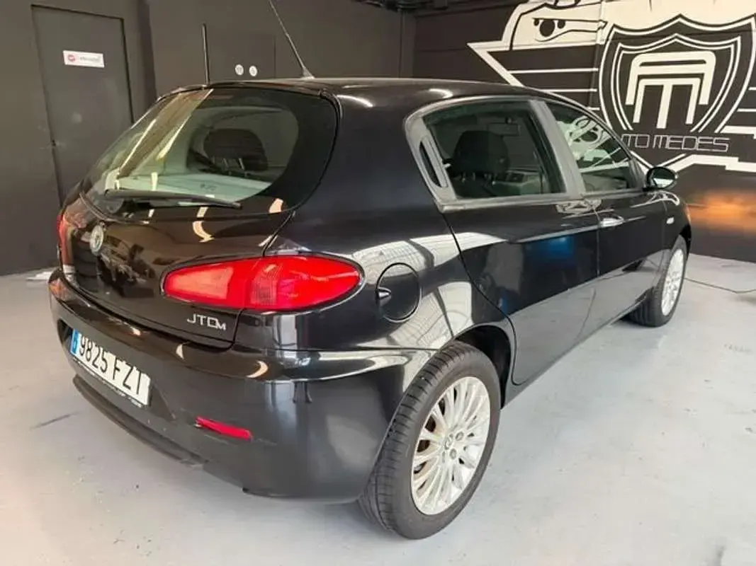 Usado Alfa Romeo 147 120 CV (88 kW) 2008 Negro Utilitario