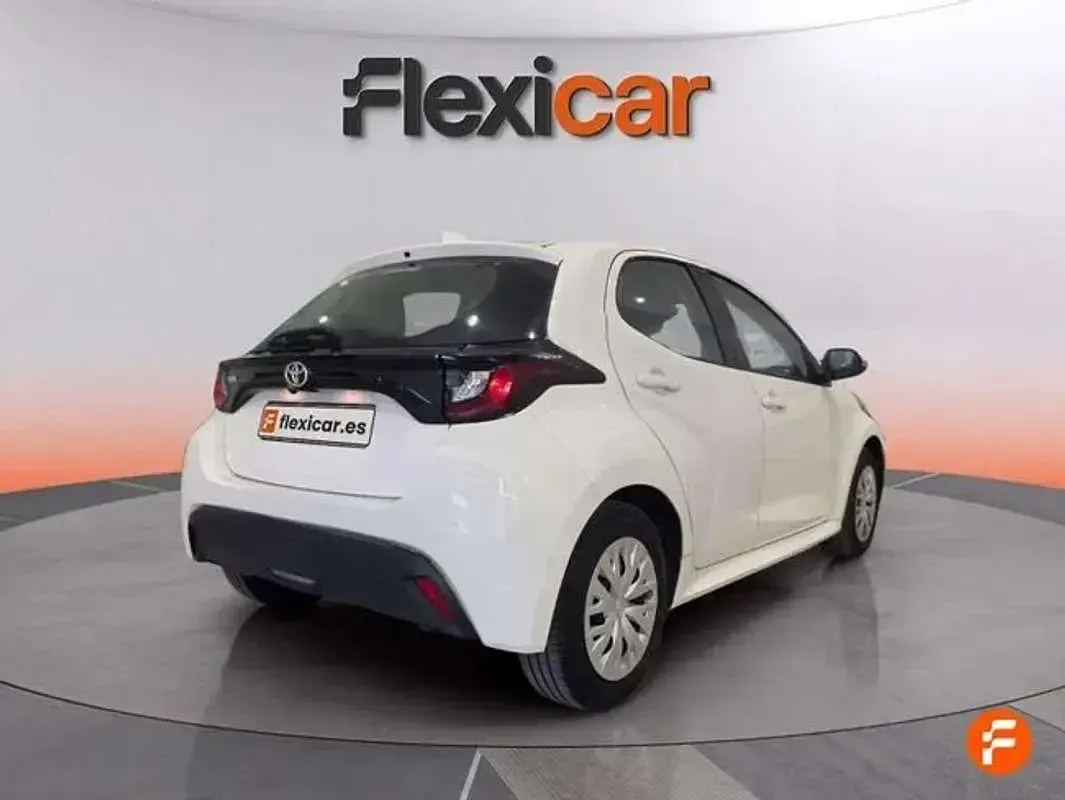 Occasion Toyota Yaris Business Edition 69 PK (50 kW) 2022 Wit Hatchback