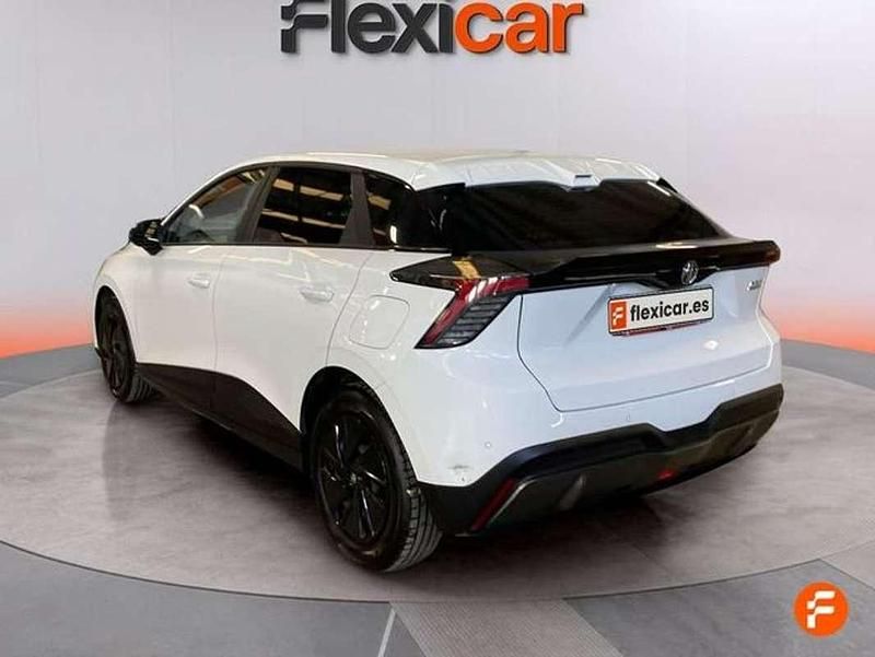 Begagnad MG MG4 EV 125 kW (170 HK) 2023 Vit Halvkombi