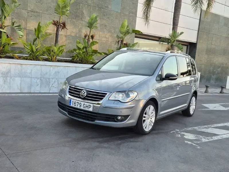 Usado VW Touran Highline 140 CV (102 kW) 2008 Gris / plata Monovolumen