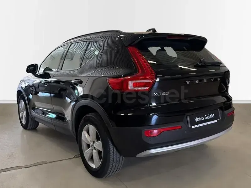 Begagnad Volvo XC40 Core 129 HK (94 kW) 2023 Svart SUV