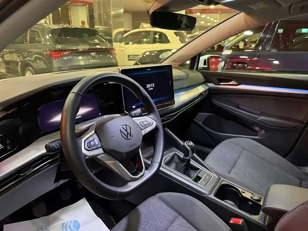 Usado VW Golf VIII 116 CV (85 kW) 2025 Blanco Berlina