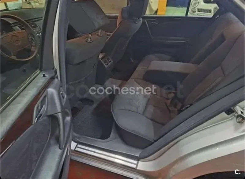 Usado Mercedes E230 Elegance 150 CV (110 kW) 1995 Gris / plata Berlina