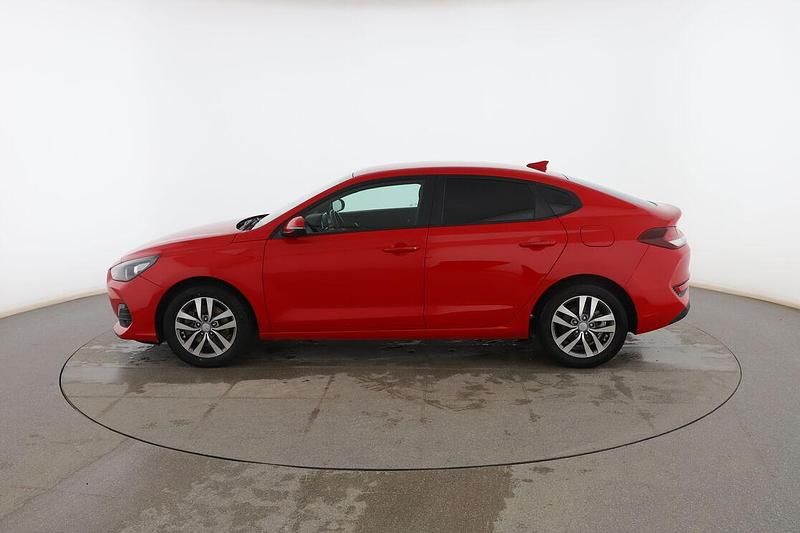 Usado Hyundai i30 120 CV (88 kW) 2020 Rojo Berlina