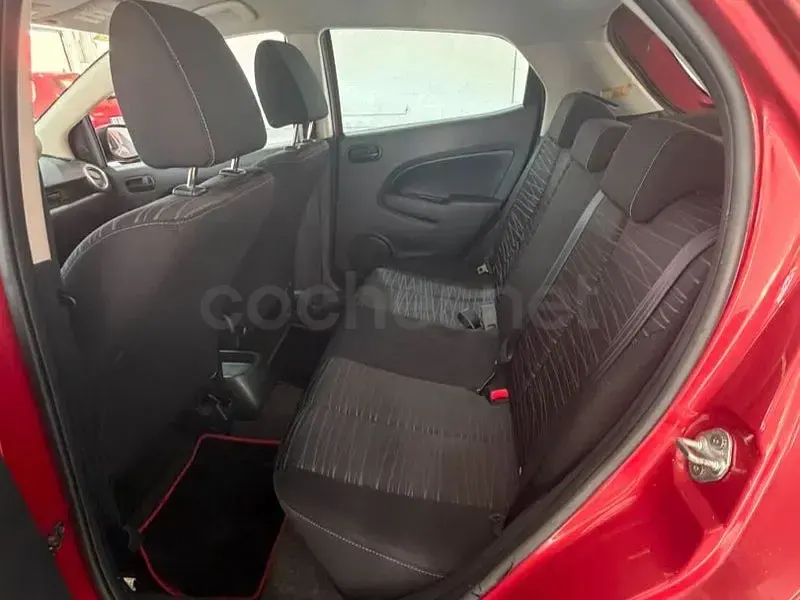 Usado Mazda 2 Active 68 CV (50 kW) 2008 Rojo Utilitario