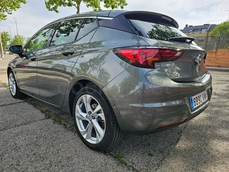 Usado Opel Astra Dynamic 125 CV (91 kW) 2019 Beige Berlina