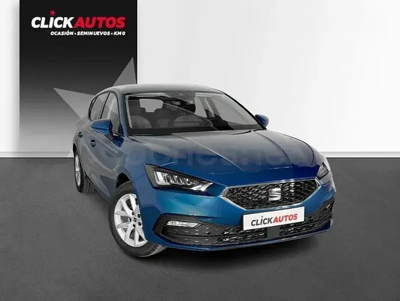 Usado Seat Leon Style 110 CV (80 kW) 2024 Azul Berlina