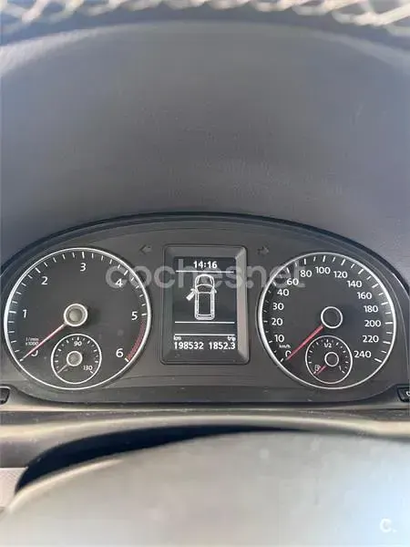 Usado VW Touran Advance 140 CV (102 kW) 2013 Gris / plata Monovolumen
