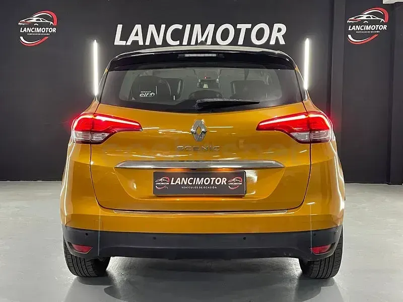 Usado Renault Scénic Edition One 130 CV (95 kW) 2017 Amarillo Monovolumen