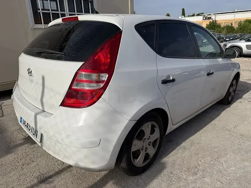 Usado Hyundai i30 Classic 109 CV (80 kW) 2009 Blanco Berlina