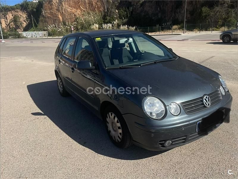 Gris / plata Usado 2004 VW Polo Highline Berlina | 3000 € (Buen precio) - Imagen 1/4