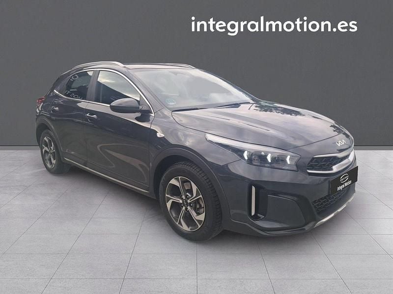 Usado Kia XCeed 100 CV (73 kW) 2024 Gris SUV