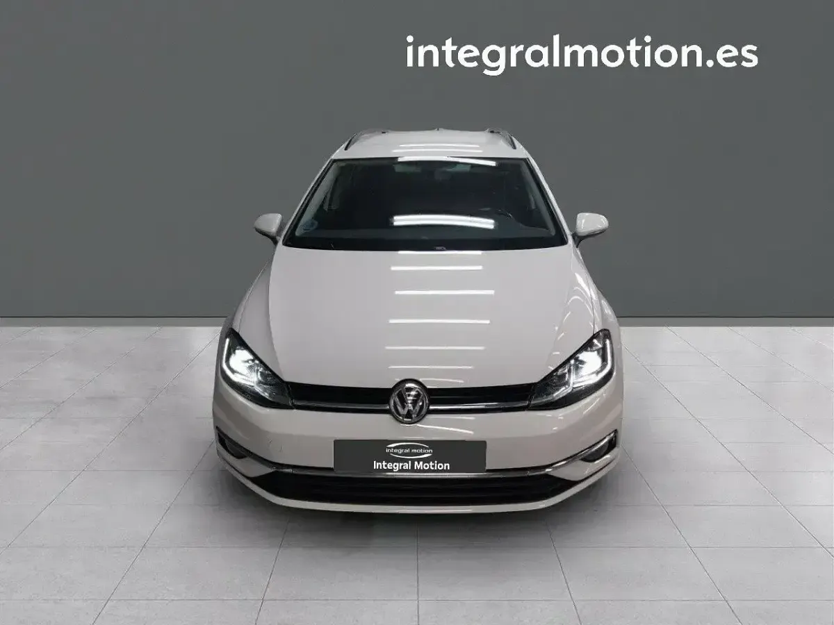 Usado VW Golf VII Advance 115 CV (84 kW) 2019 Blanco Familiar
