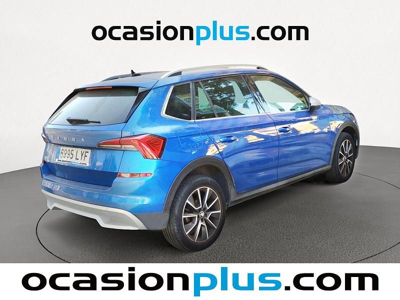 Usado Skoda Kamiq 110 CV (80 kW) 2022 Azul SUV