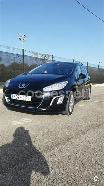 Usado Peugeot 308 SW Active 115 CV (84 kW) 2013 Negro Familiar