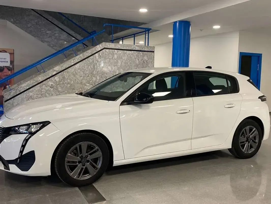 Usado Peugeot 308 Active 131 CV (96 kW) 2022 Blanco Utilitario