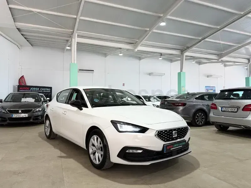 Usado Seat Leon Style 115 CV (84 kW) 2021 Blanco Berlina