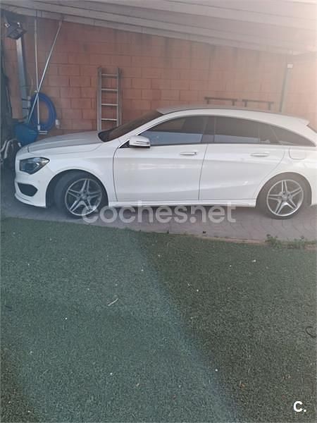Usado Mercedes CLA220 Shooting Brake AMG line 177 CV (130 kW) 2017 Blanco Familiar