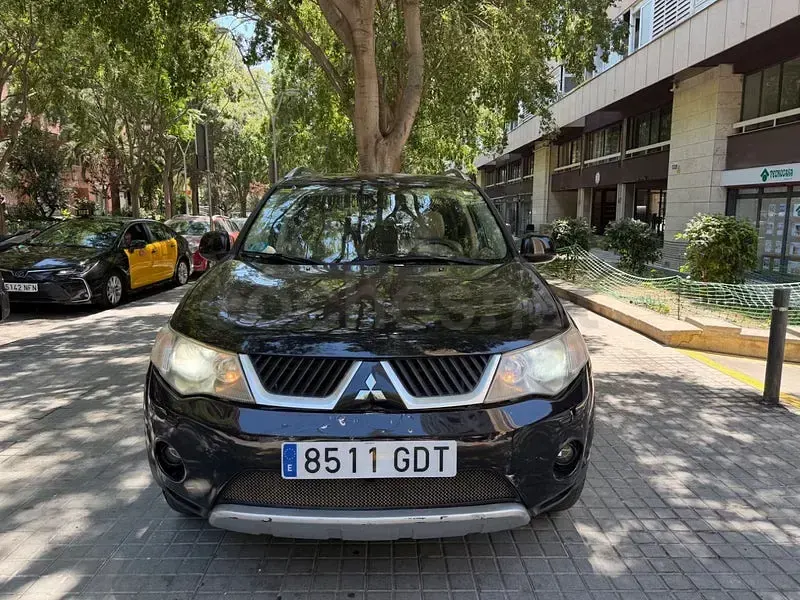 Usado Mitsubishi Outlander Intense 170 CV (125 kW) 2008 Negro SUV