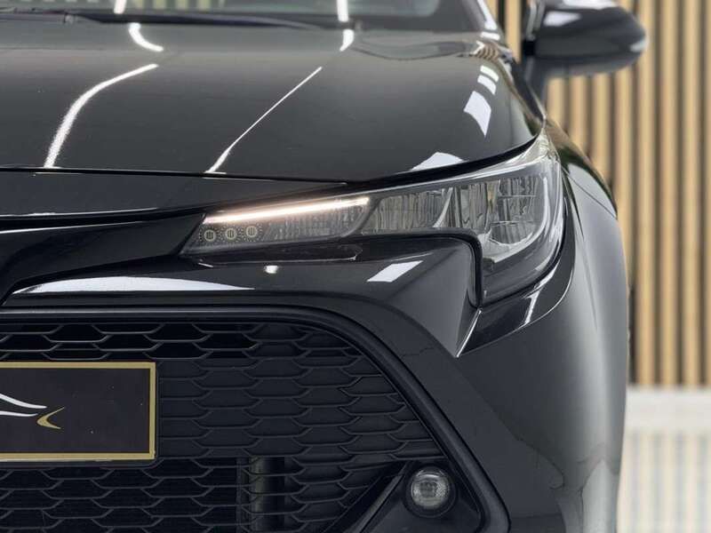 Usado Toyota Corolla Active 122 CV (89 kW) 2019 Negro Utilitario