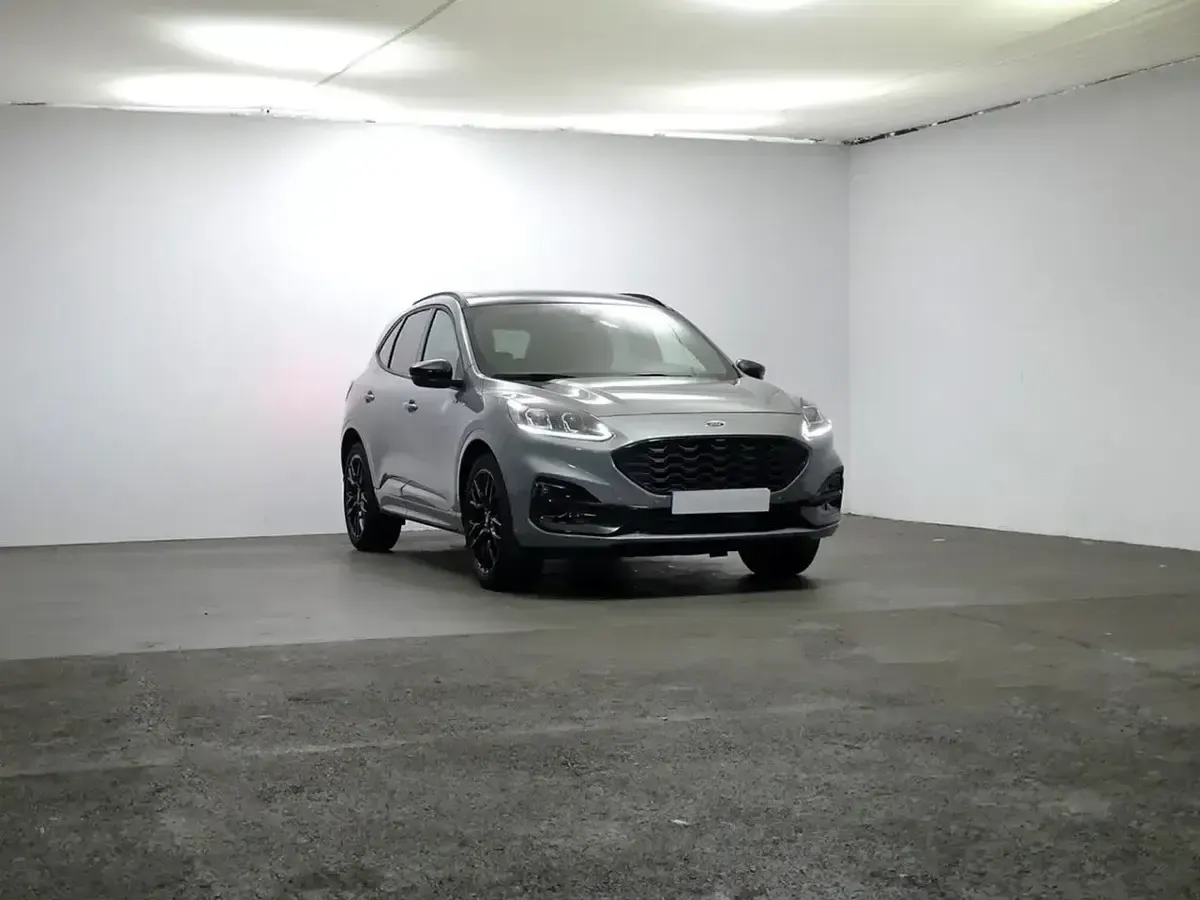 Używany Ford Kuga ST-Line X 150 KM (110 kW) 2023 Srebrny SUV