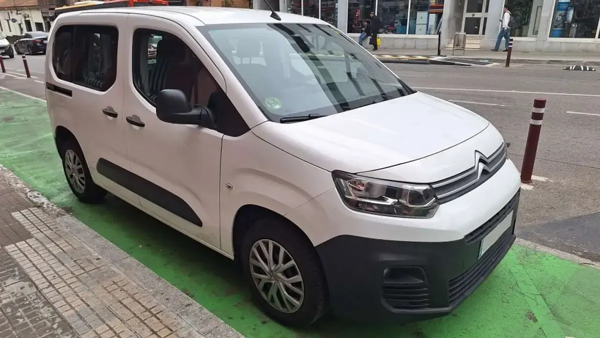 Käytetty Citroën Berlingo Live 102 HP (75 kW) 2021 Valkoinen Tila-auto