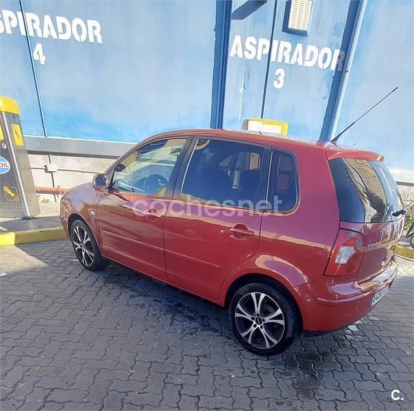 Usado VW Polo Trendline 75 CV (55 kW) 2004 Granate Utilitario