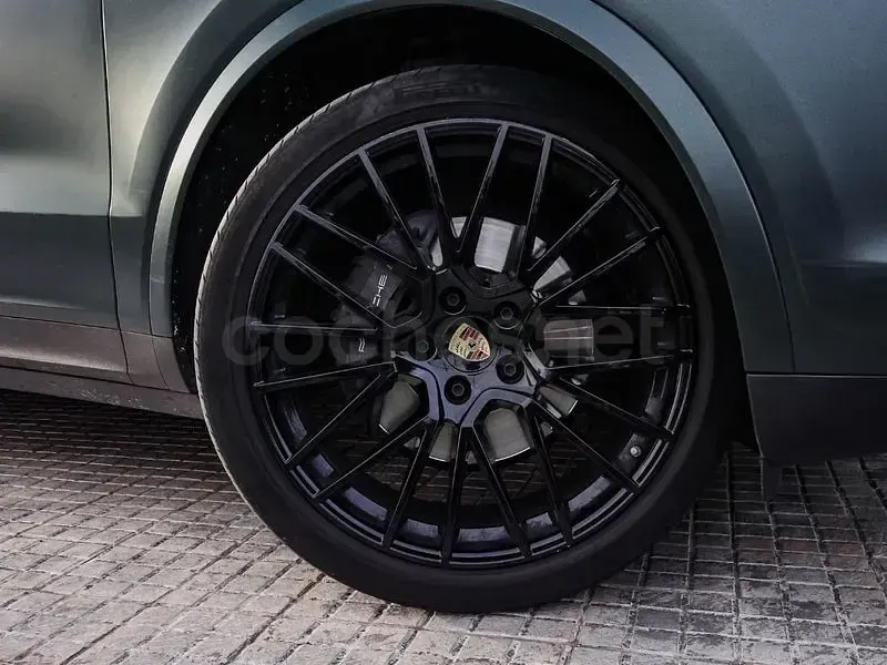 Usado Porsche Cayenne Platinum Edition 462 CV (339 kW) 2022 Verde SUV
