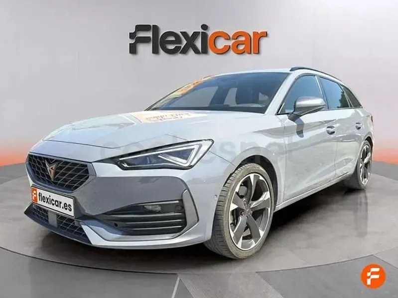 Usado Cupra Leon 190 CV (139 kW) 2023 Gris / plata Familiar