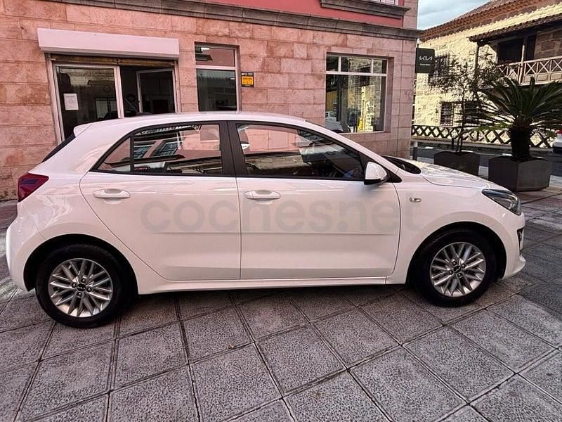 Usado Kia Rio 100 CV (73 kW) 2022 Blanco Berlina