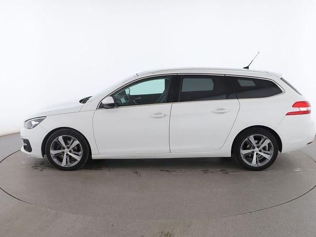 Usado Peugeot 308 Allure 121 CV (88 kW) 2018 Negro Familiar