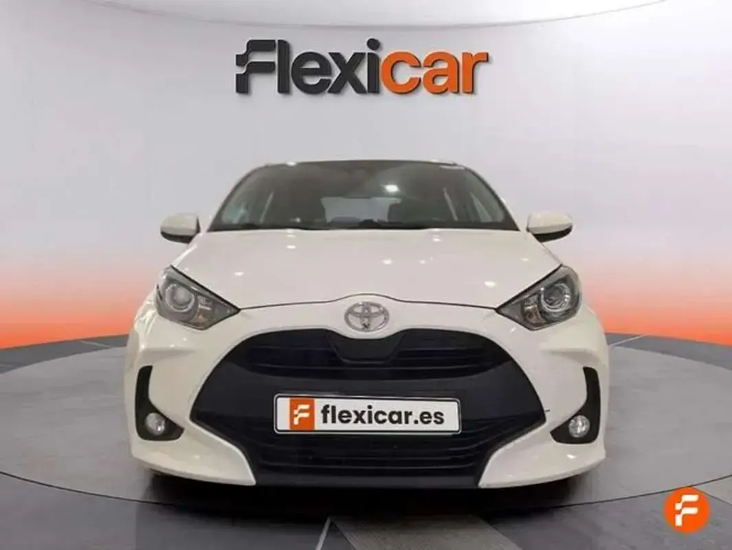 Occasion Toyota Yaris Business Edition 69 PK (50 kW) 2022 Wit Hatchback