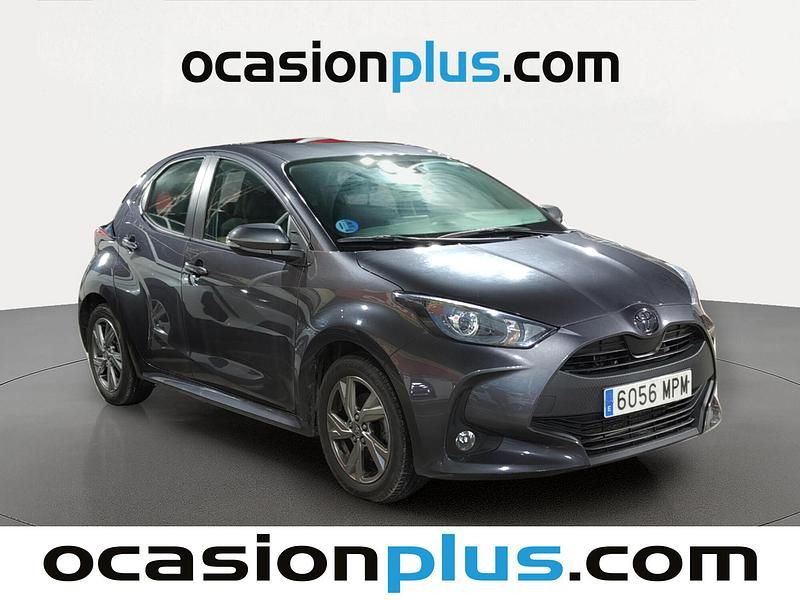 Usado Toyota Yaris Hybrid Active 116 CV (85 kW) 2024 Gris Berlina