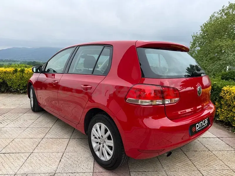 Usado VW Golf VI 105 CV (77 kW) 2010 Rojo Utilitario