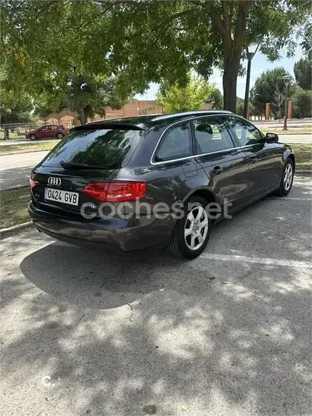 Usado Audi A4 143 CV (105 kW) 2010 Negro Familiar