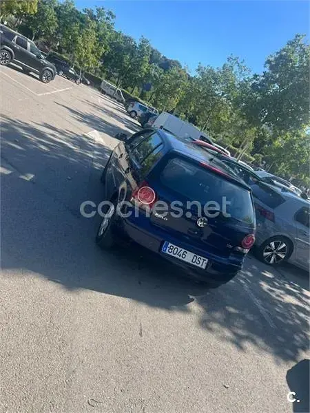Usado VW Polo Advance 70 CV (51 kW) 2005 Negro Berlina