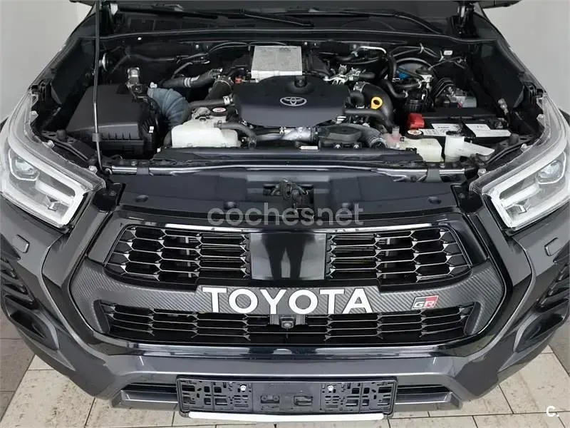 Käytetty Toyota HiLux Sport 204 HP (150 kW) 2025 Harmaa Nouto