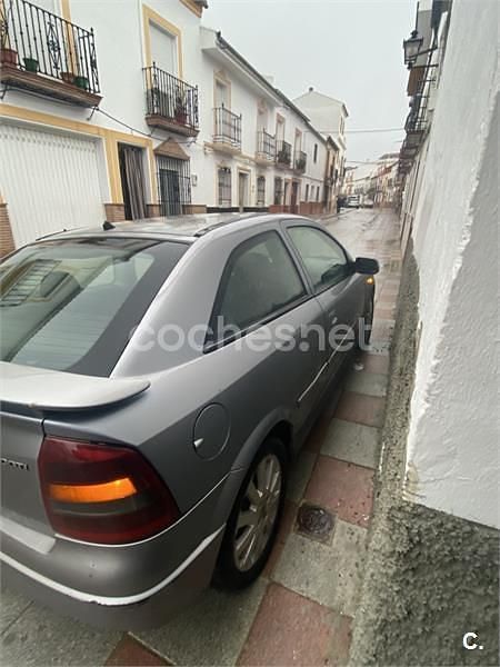 Usado Opel Astra Edition 80 CV (58 kW) 2004 Gris / plata Berlina