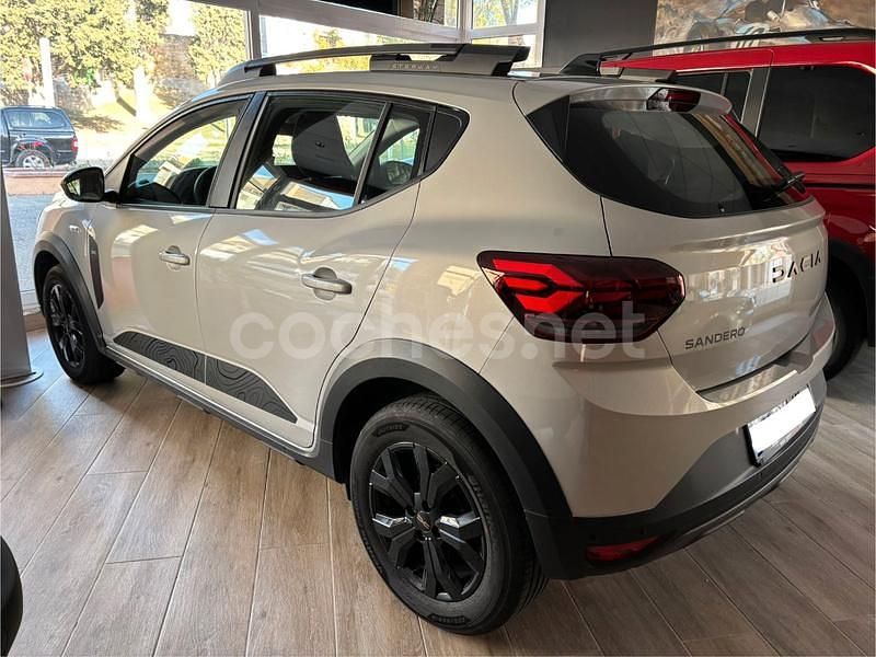 Usado Dacia Sandero Extreme 101 CV (74 kW) 2023 Gris / plata Berlina
