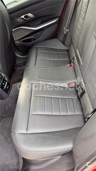 Rojo Usado 2023 BMW 330e Comfort Edition Berlina | 44.990 € - Imagen 1/1