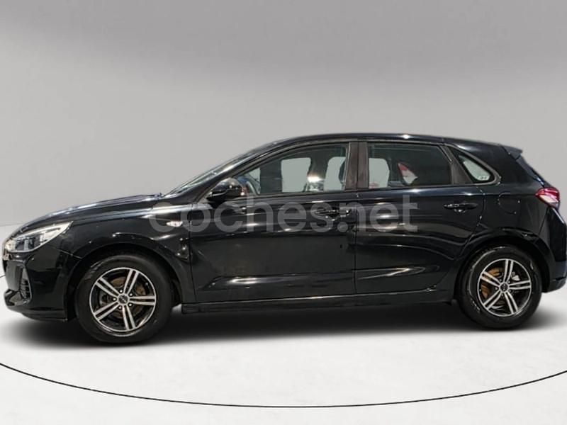 Usado Hyundai i30 100 CV (73 kW) 2017 Negro Berlina