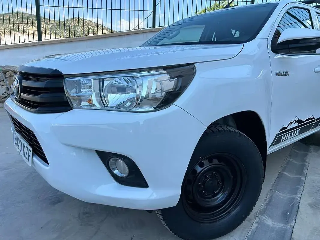 Usado Toyota HiLux 150 CV (110 kW) 2019 Blanco Pickup/Camioneta