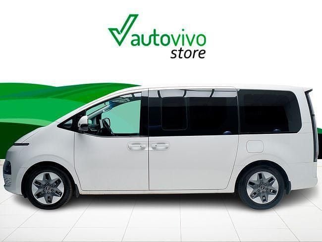 Usado Hyundai Staria 178 CV (130 kW) 2022 Creamy white Monovolumen
