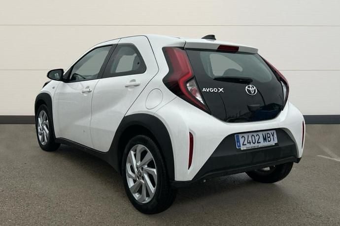 Usado Toyota Aygo Play 72 CV (52 kW) 2022 Utilitario