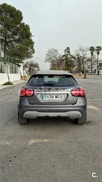 Usado Mercedes GLA180 122 CV (89 kW) 2017 Gris / plata SUV