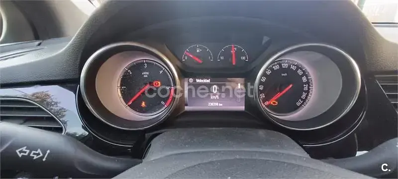 Usado Opel Astra Business 110 CV (80 kW) 2016 Negro Berlina
