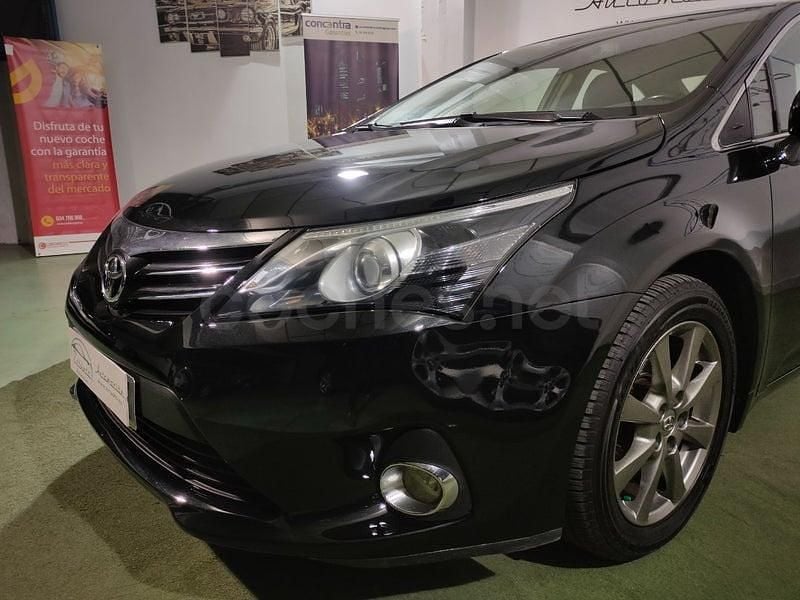 Usado Toyota Avensis Advance 147 CV (108 kW) 2012 Negro Berlina