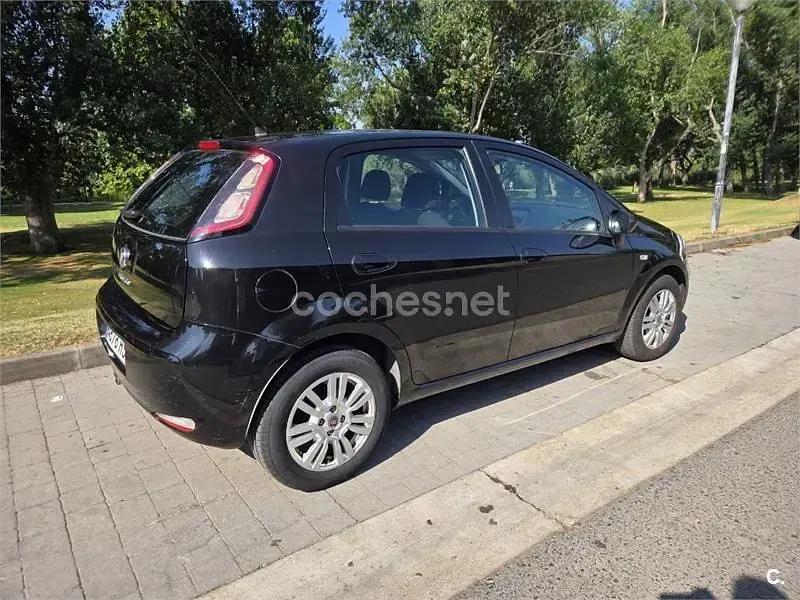 Usado Fiat Punto Lounge 69 CV (50 kW) 2013 Negro Utilitario